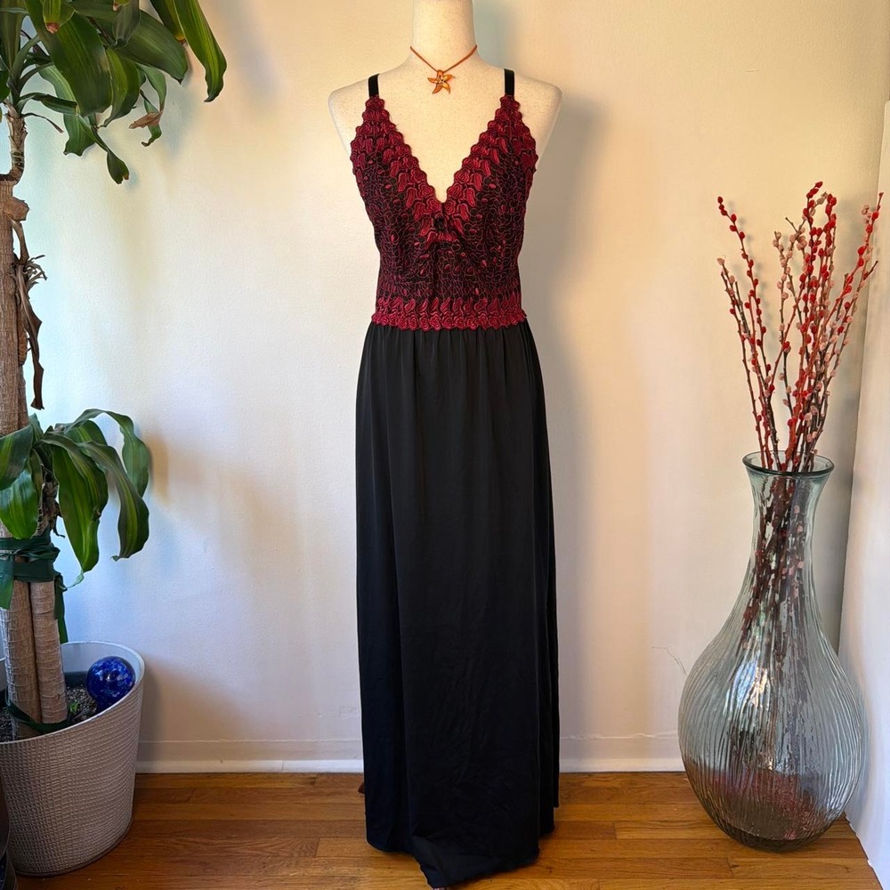 Amoureuse Vintage 90s Vampy Gothic Red Black Lace Maxi Slip Nightgown Dress 1XL